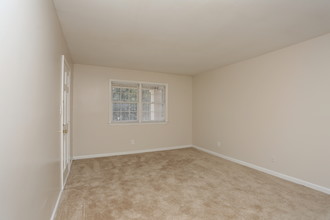 Oak Hill Apartments in Macon, GA - Building Photo - Interior Photo