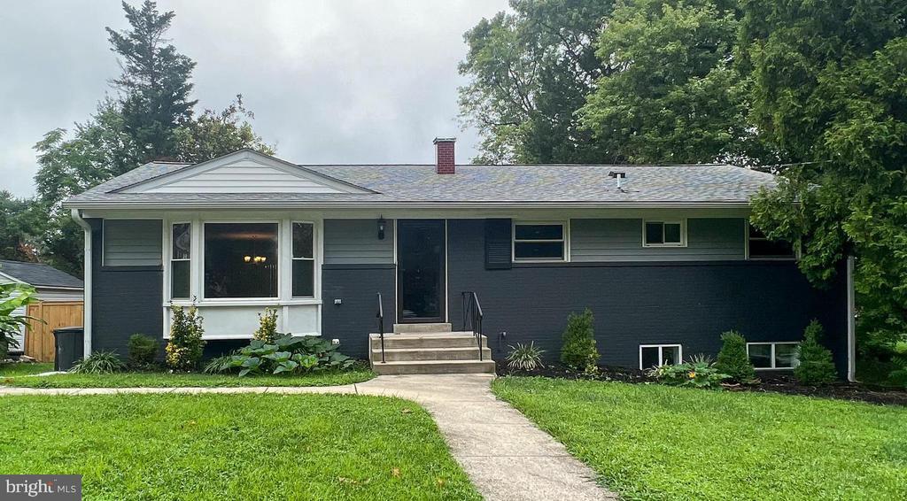 12 Alexandria Dr in Oxon Hill, MD - Building Photo