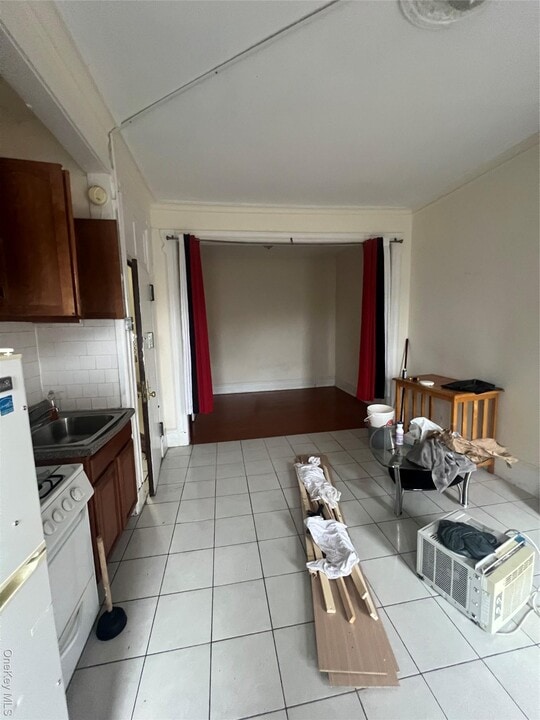 974 Jamaica Ave in New York, NY - Building Photo