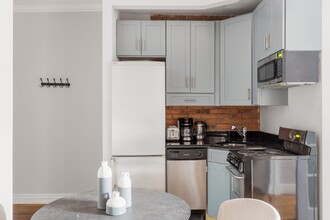 330 E 35th St in New York, NY - Building Photo - Building Photo