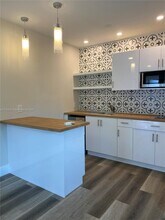 1170 NW 58th St in Miami, FL - Foto de edificio - Building Photo