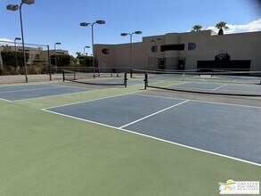 882 Village Square N in Palm Springs, CA - Building Photo - Building Photo