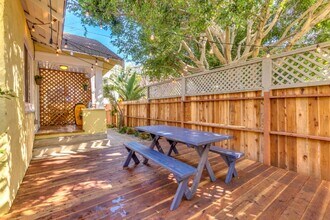 1208 Electric Ave in Los Angeles, CA - Foto de edificio - Building Photo