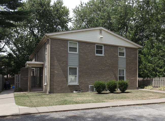 1811 Sutton Pl in Bettendorf, IA - Building Photo - Building Photo