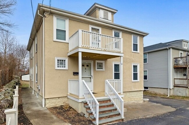 6 Victoria Terrace, Unit 2 in Dedham, MA - Foto de edificio - Building Photo