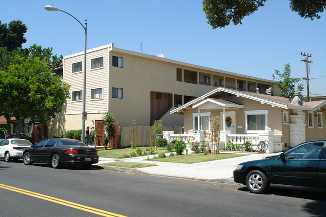 421 W Wilson Ave in Glendale, CA - Foto de edificio - Building Photo