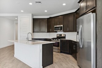 565 E White Wing Dr in Casa Grande, AZ - Building Photo - Building Photo