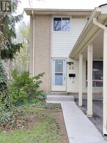 801 Osgoode Dr in London, ON - Building Photo