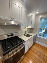26 Ashland St, Unit 1 in Somerville, MA - Foto de edificio - Building Photo