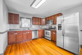 43 Birch St in Manchester, CT - Foto de edificio - Building Photo
