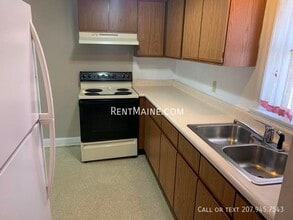 15 Elm St, Unit Apt #4 in Bangor, ME - Building Photo - Building Photo