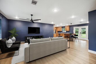 1627 Crestdale Dr in Houston, TX - Building Photo - Building Photo
