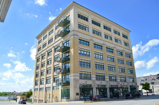 Jennison Place in Bay City, MI - Building Photo - Building Photo