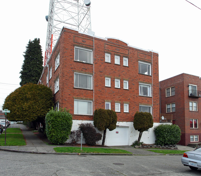 Tower Apartments in Seattle, WA - Building Photo - Building Photo