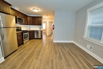 116 Maple Ave, Unit 4 in Montclair, NJ - Building Photo - Building Photo