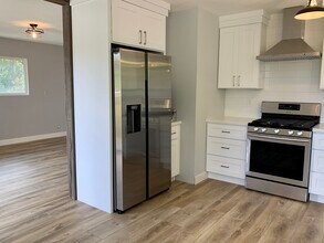 310 Laurel Way, Unit #2 in Mill Valley, CA - Foto de edificio - Building Photo