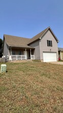 519 Fox Trot Dr in Clarksville, TN - Foto de edificio - Building Photo