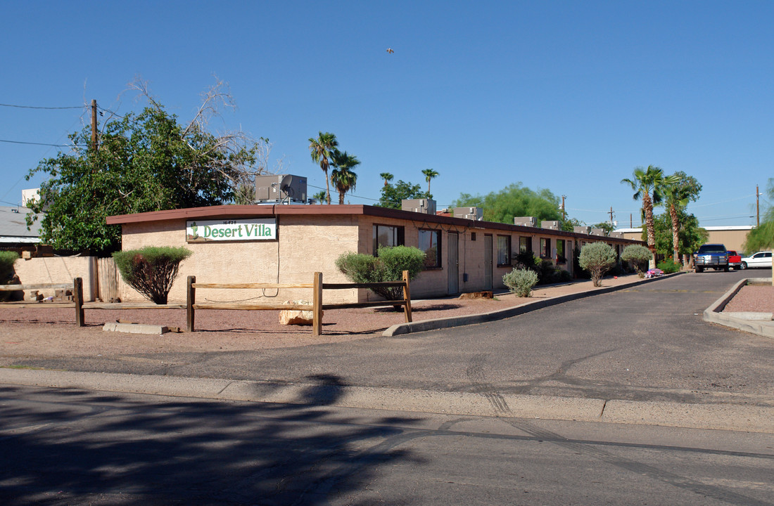 Desert Villa in Phoenix, AZ - Building Photo