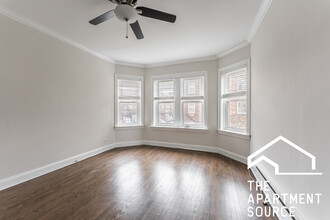 646.5 W Roscoe St in Chicago, IL - Building Photo - Building Photo