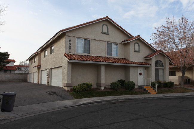 Rainbow Gardens in Las Vegas, NV - Building Photo - Building Photo