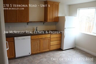 178 S Vernonia Rd in Saint Helens, OR - Building Photo - Building Photo