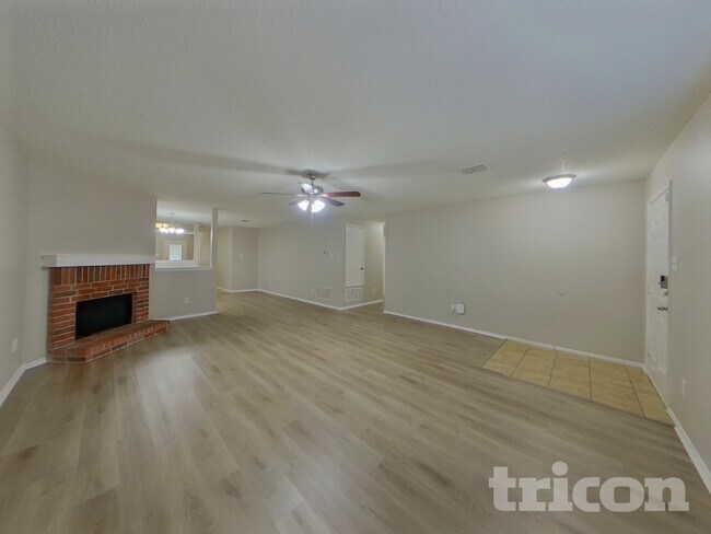 2983 Celian Dr in Grand Prairie, TX - Foto de edificio - Building Photo