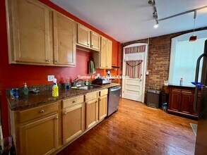 19 Netherlands Rd, Unit 1F in Brookline, MA - Building Photo - Building Photo
