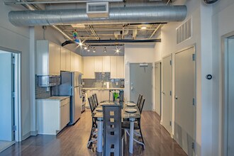 550 W Peachtree St NW in Atlanta, GA - Building Photo - Building Photo