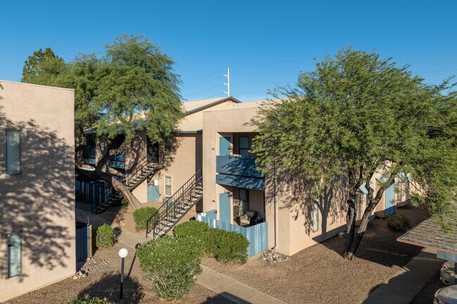 Rincon Village in Tucson, AZ - Foto de edificio - Building Photo