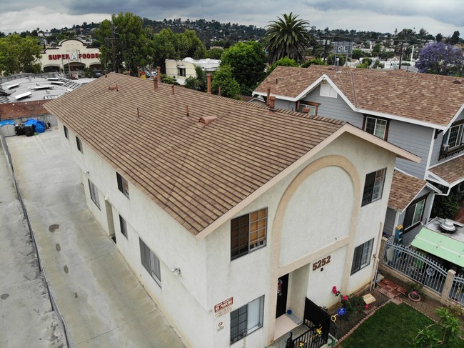 5252 Meridian St in Los Angeles, CA - Building Photo - Building Photo