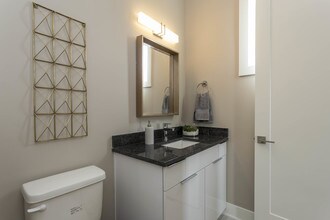 Summit West Townhomes in Nashville, TN - Foto de edificio - Building Photo