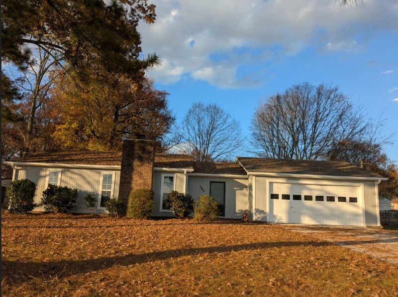 588 Clutts Rd in Harvest, AL - Foto de edificio