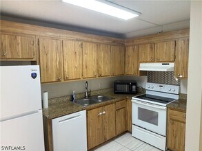 1531 Park Meadows Dr in Ft. Myers, FL - Building Photo - Building Photo