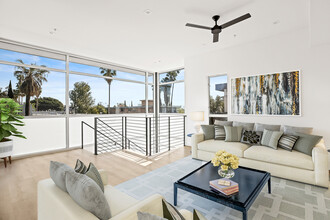 1011 N Crescent Heights Blvd in West Hollywood, CA - Building Photo - Interior Photo