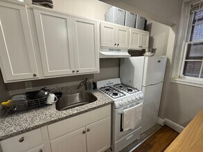29 Myrtle St, Unit B in Boston, MA - Foto de edificio - Building Photo