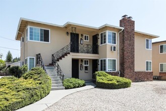 492 Dover Way in Campbell, CA - Foto de edificio - Building Photo