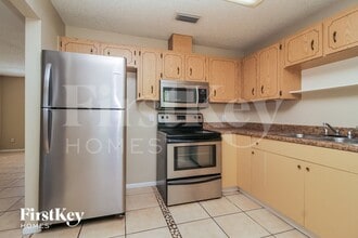 516 Gaspar Ave in Deltona, FL - Foto de edificio - Building Photo