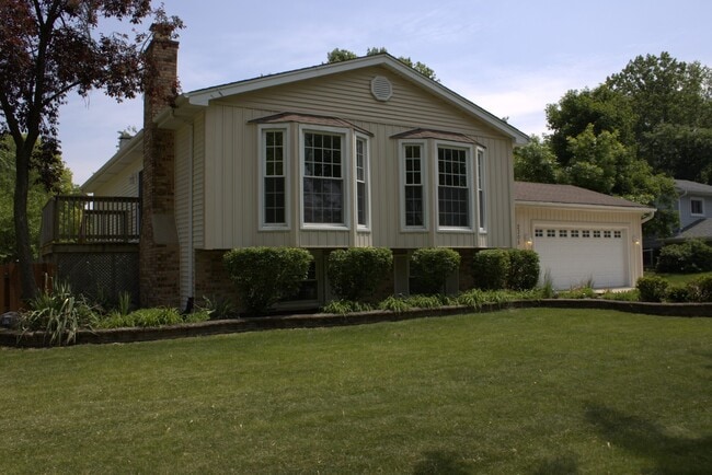 2305 Kingston Dr in Wheaton, IL - Building Photo - Building Photo