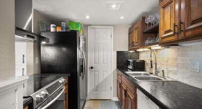 8135 N 32nd Dr in Phoenix, AZ - Building Photo - Building Photo