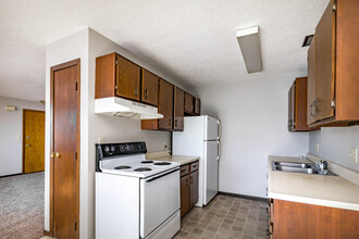 Sunrise Apartments in Sioux Falls, SD - Building Photo - Building Photo