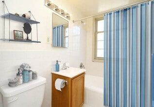 River Hill Apartments in Washington, DC - Foto de edificio - Building Photo