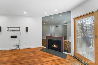 13 Jill Ct in Franklin Township, NJ - Building Photo - Building Photo