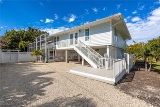 424 Lagoon Dr in Sanibel, FL - Building Photo - Building Photo