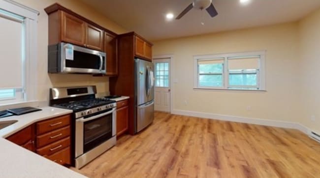70 Hudson St, Unit 2 in Somerville, MA - Foto de edificio - Building Photo