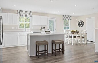 92 Everglades Rd in Barboursville, VA - Building Photo - Building Photo