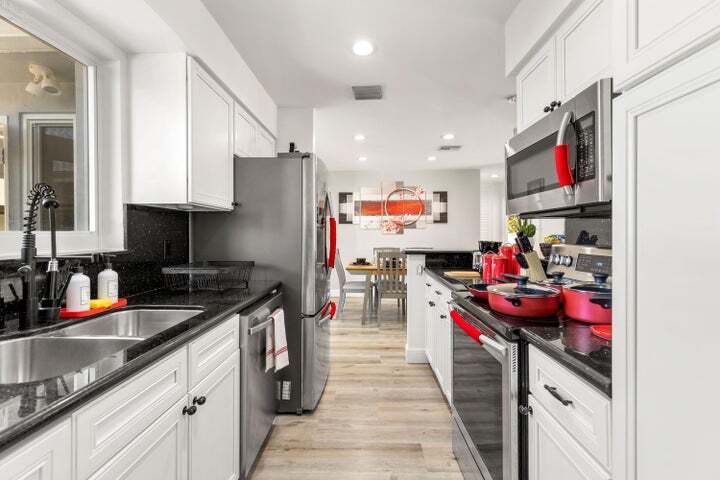 921 SE 13th Ct in Deerfield Beach, FL - Building Photo