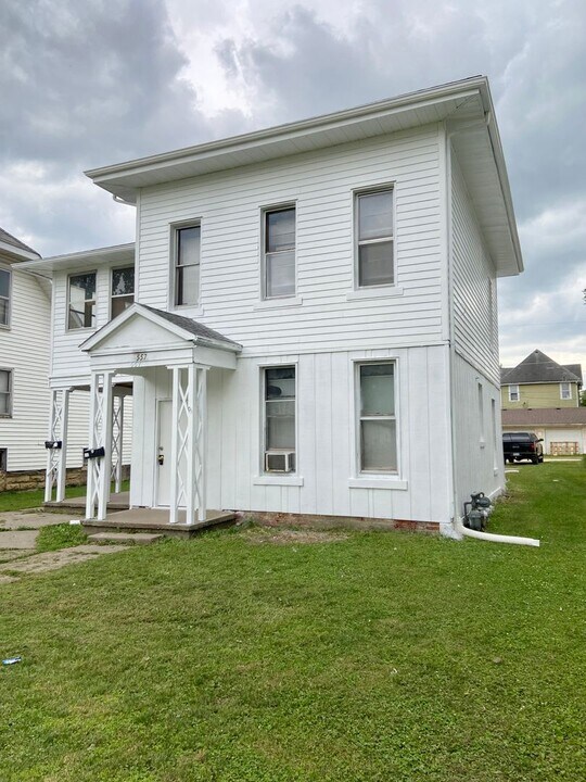 557 6th Ave S in Clinton, IA - Building Photo