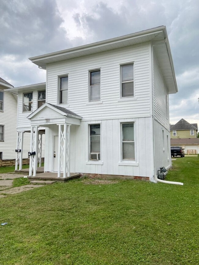 property at 557 6th Ave S