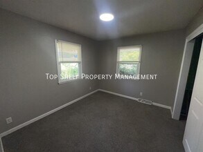 2427 Welbeck Rd in Des Moines, IA - Building Photo - Building Photo