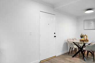 408 Burchett St, Unit 5 in Glendale, CA - Foto de edificio - Building Photo